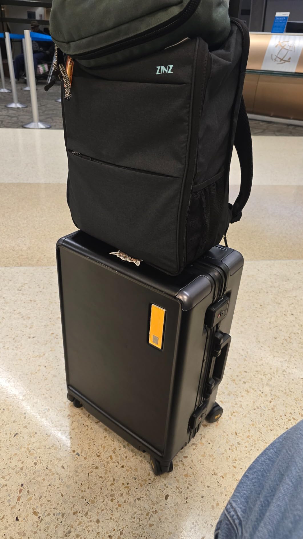 LEVEL8 Zipperless Carry On Luggage Airline Approved Suitcase 20 Inch Black customer photo 2
