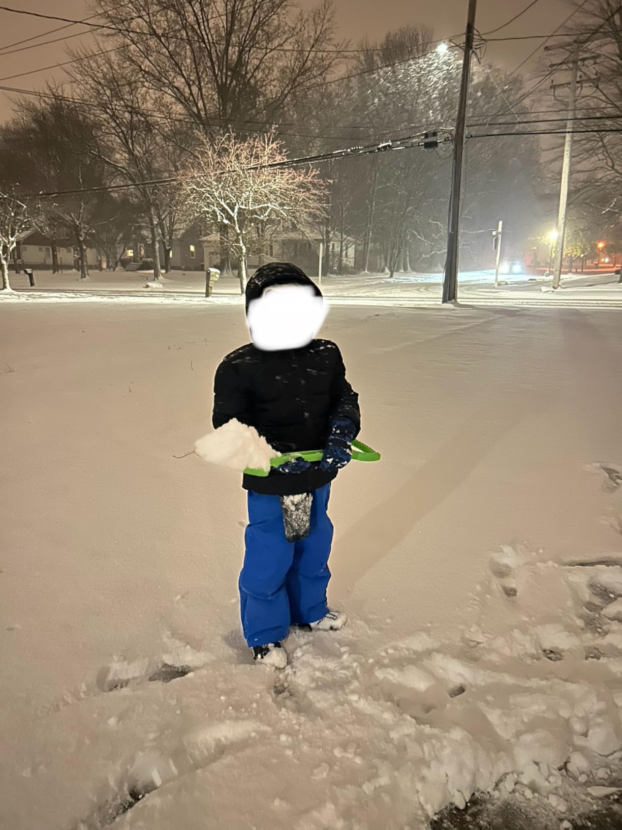 Amazon Essentials Unisex Kids and Toddlers' Insulated Waterproof Ski & Snow Pants, Breathable customer photo 2