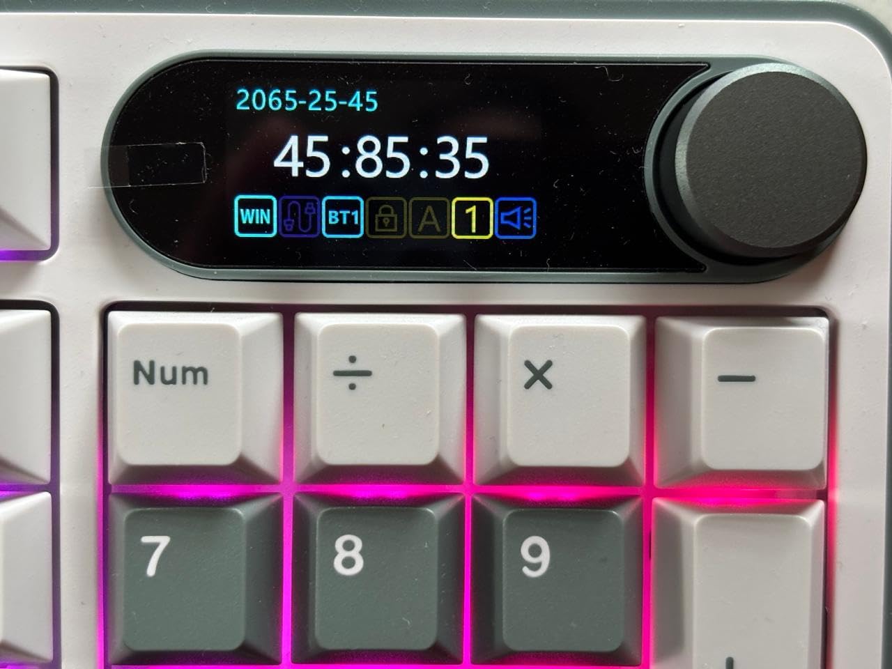 RK ROYAL KLUDGE S98 Wireless Mechanical Keyboard w/Smart Display & Knob customer photo 2