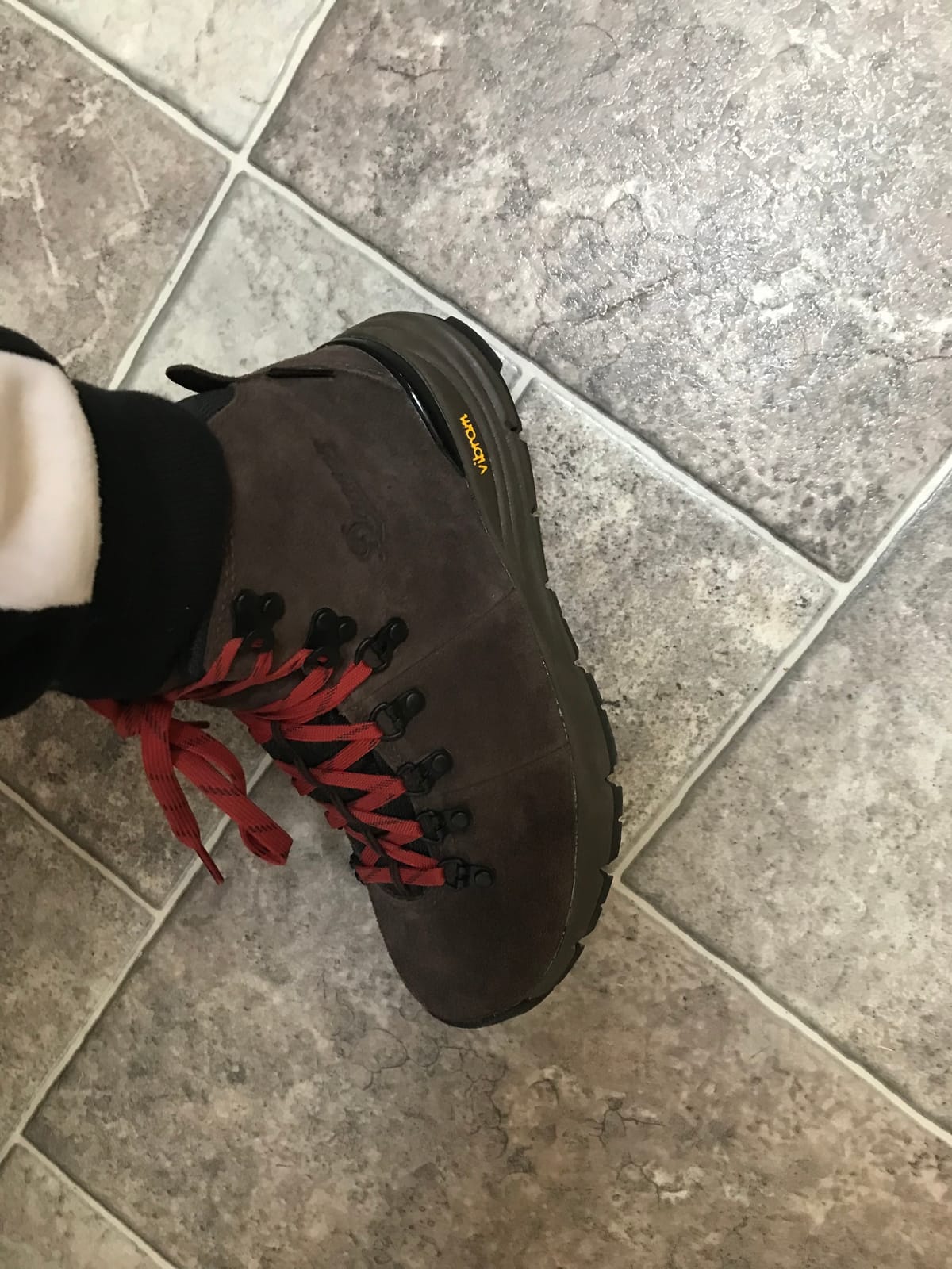 Danner Mountain 600 Hiking Boots for Women - Waterproof, Durable Suede Upper, Breathable Lining, Triple-Density Footbed & Vibram Traction Outsole customer photo 2
