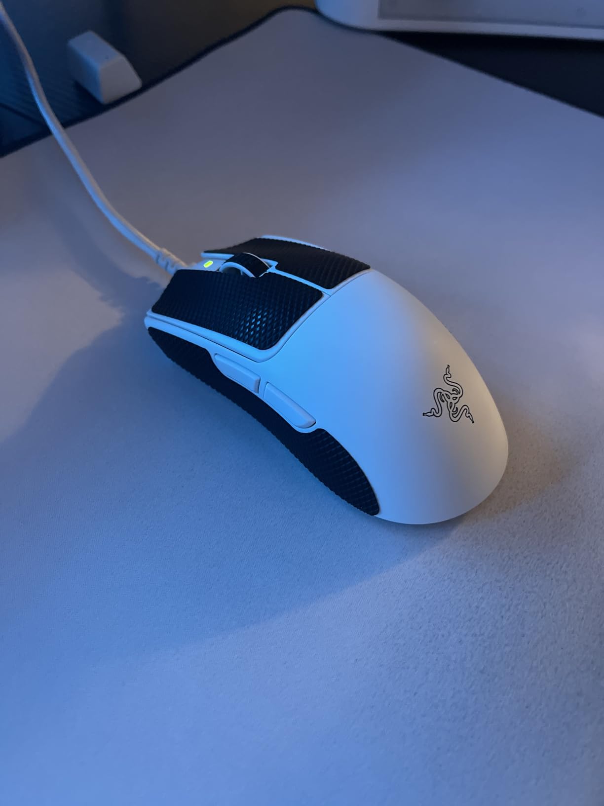Razer Viper V3 Pro Wireless Esports Gaming Mouse, 55g Lightweight, White customer photo 2