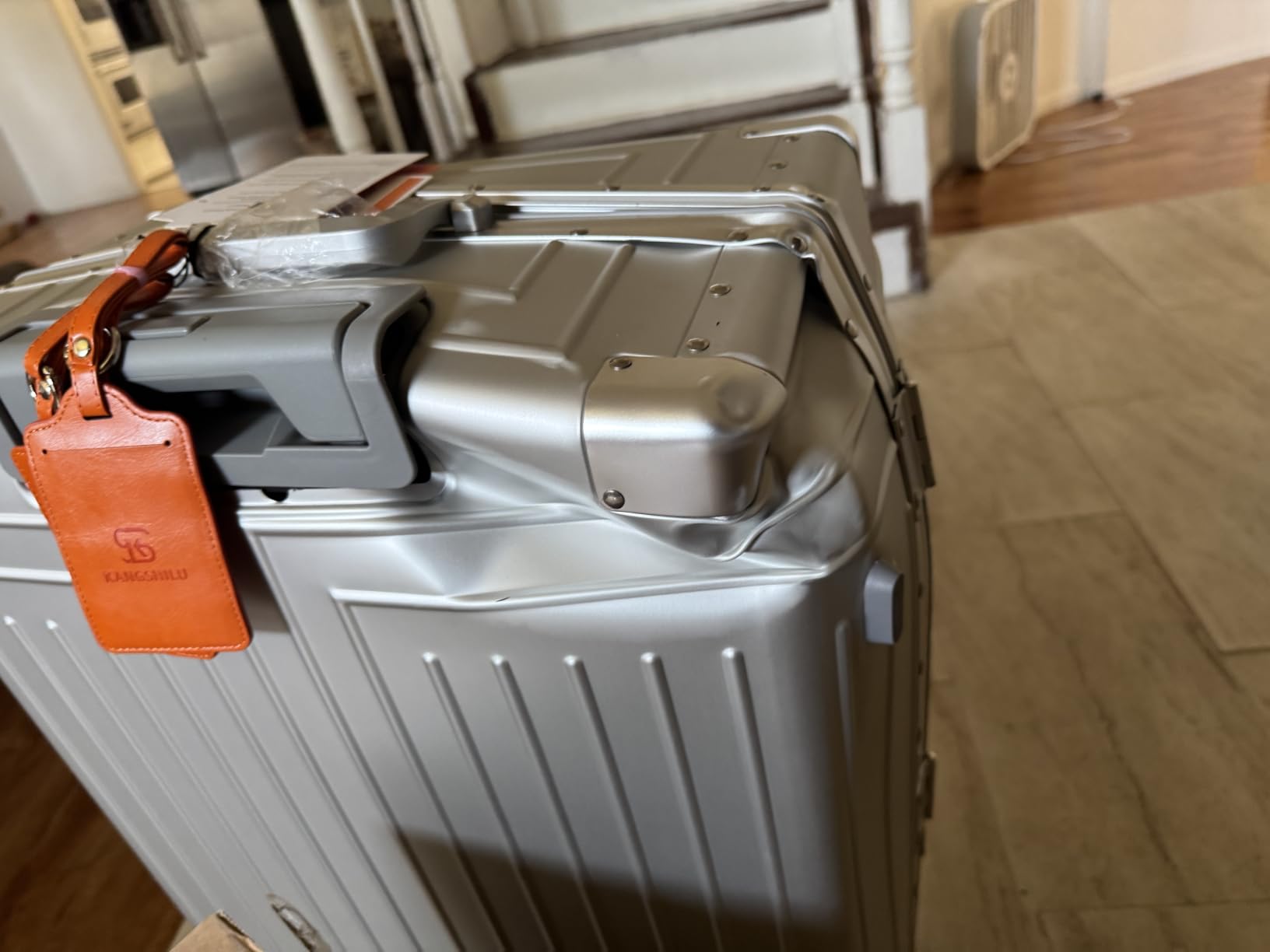 All Aluminum 20'' Luggage with Removable Spinner Wheels,Provide Spare Wheels.Carry on Luggage 22 x 14 x 9 Airline Approved Lightweight Metal Hard Shell Zipperless Suitcase customer photo 1