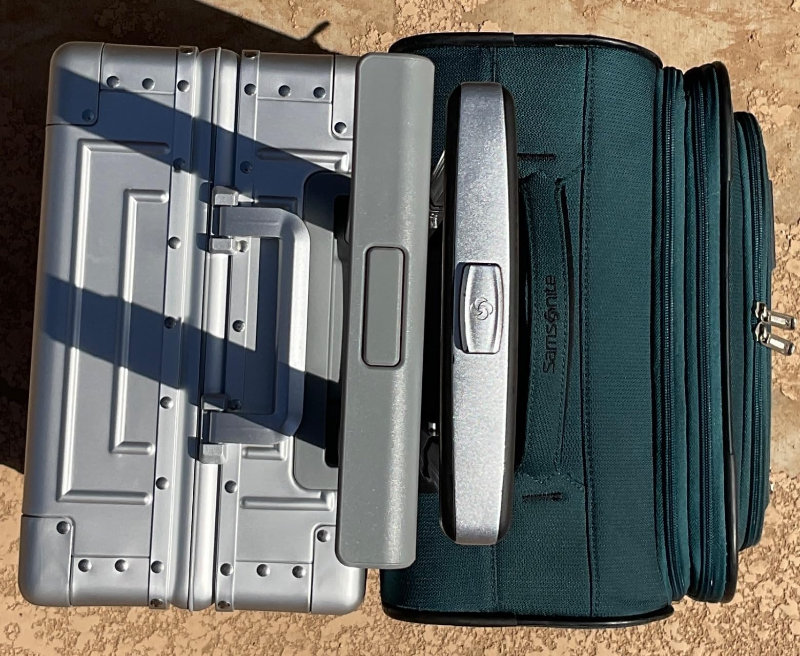 All Aluminum 20'' Luggage with Removable Spinner Wheels,Provide Spare Wheels.Carry on Luggage 22 x 14 x 9 Airline Approved Lightweight Metal Hard Shell Zipperless Suitcase customer photo 2