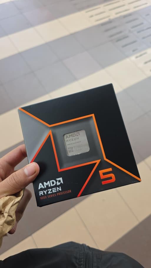 AMD Ryzen™ 5 9600X 6-Core, 12-Thread Unlocked Desktop Processor customer photo 2