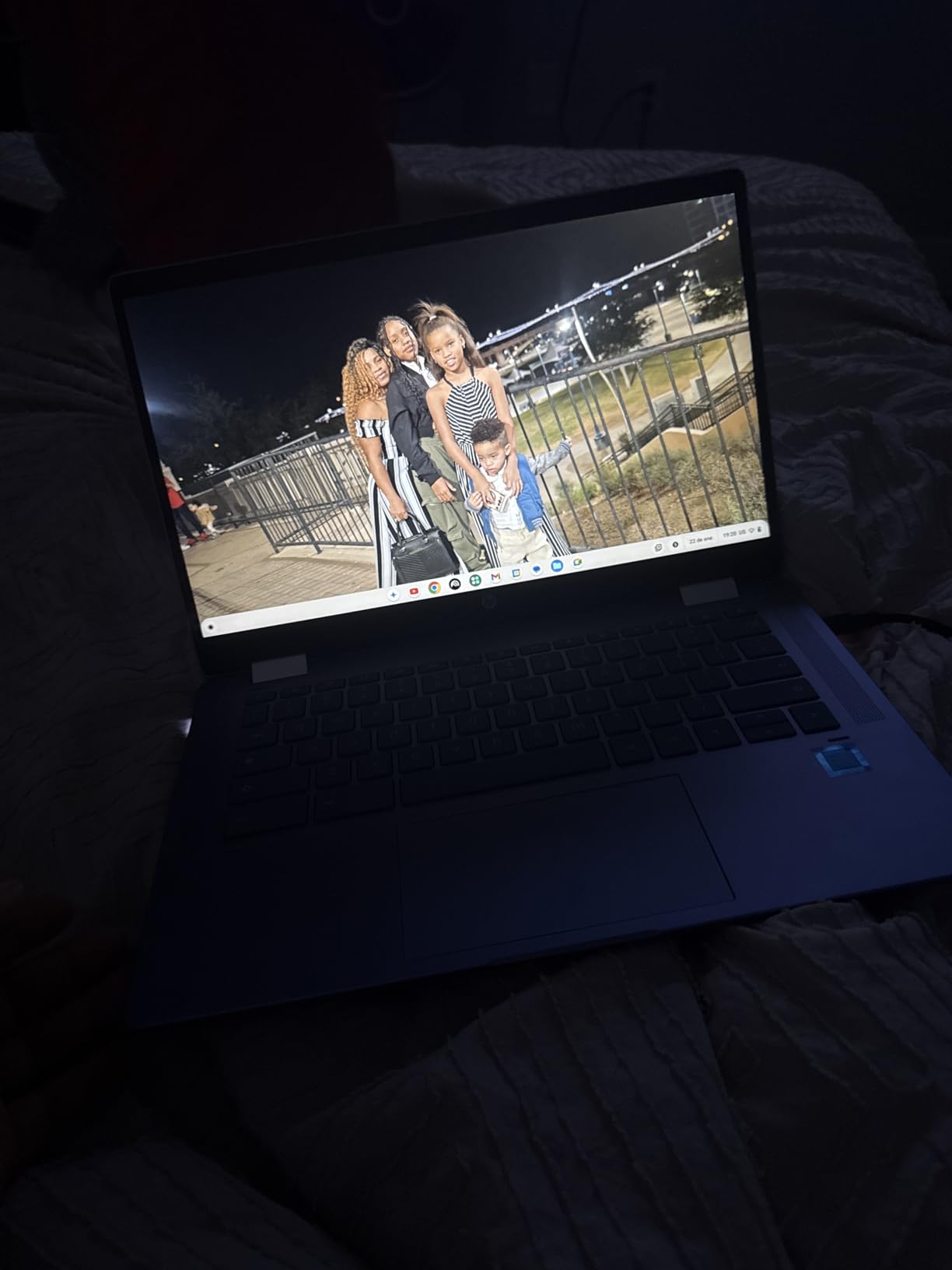 HP 14 2-in-1 Chromebook 14in FHD Intel CPU 4GB 64GB Storage (14b-Renewed) customer photo 1