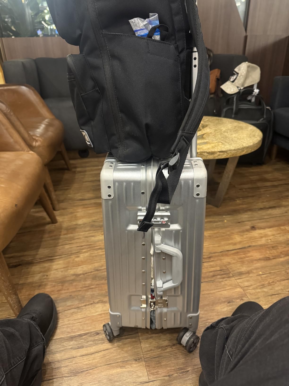 HotWay Zipperless Suitcase with Aluminum Frame, Carry On 20 Inch, Silver customer photo 1
