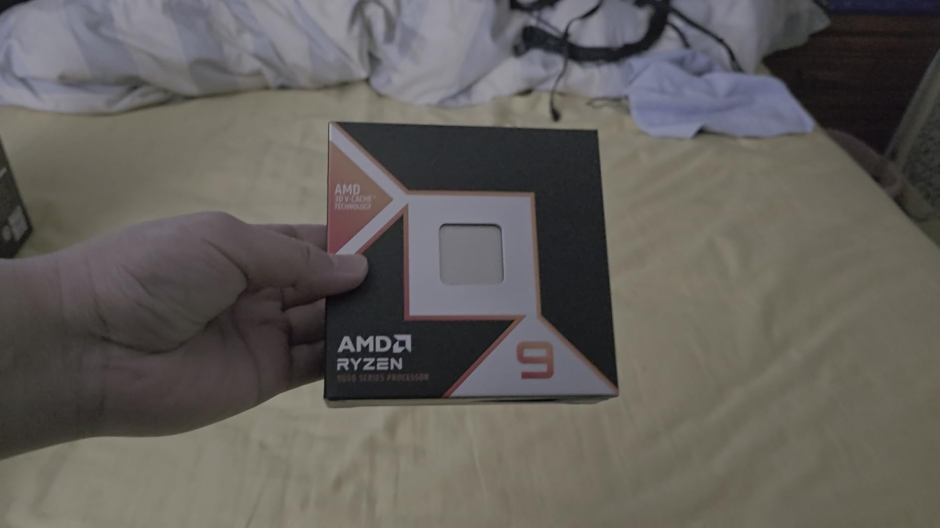 AMD Ryzen 9 9950X3D 16-Core Processor customer photo 1