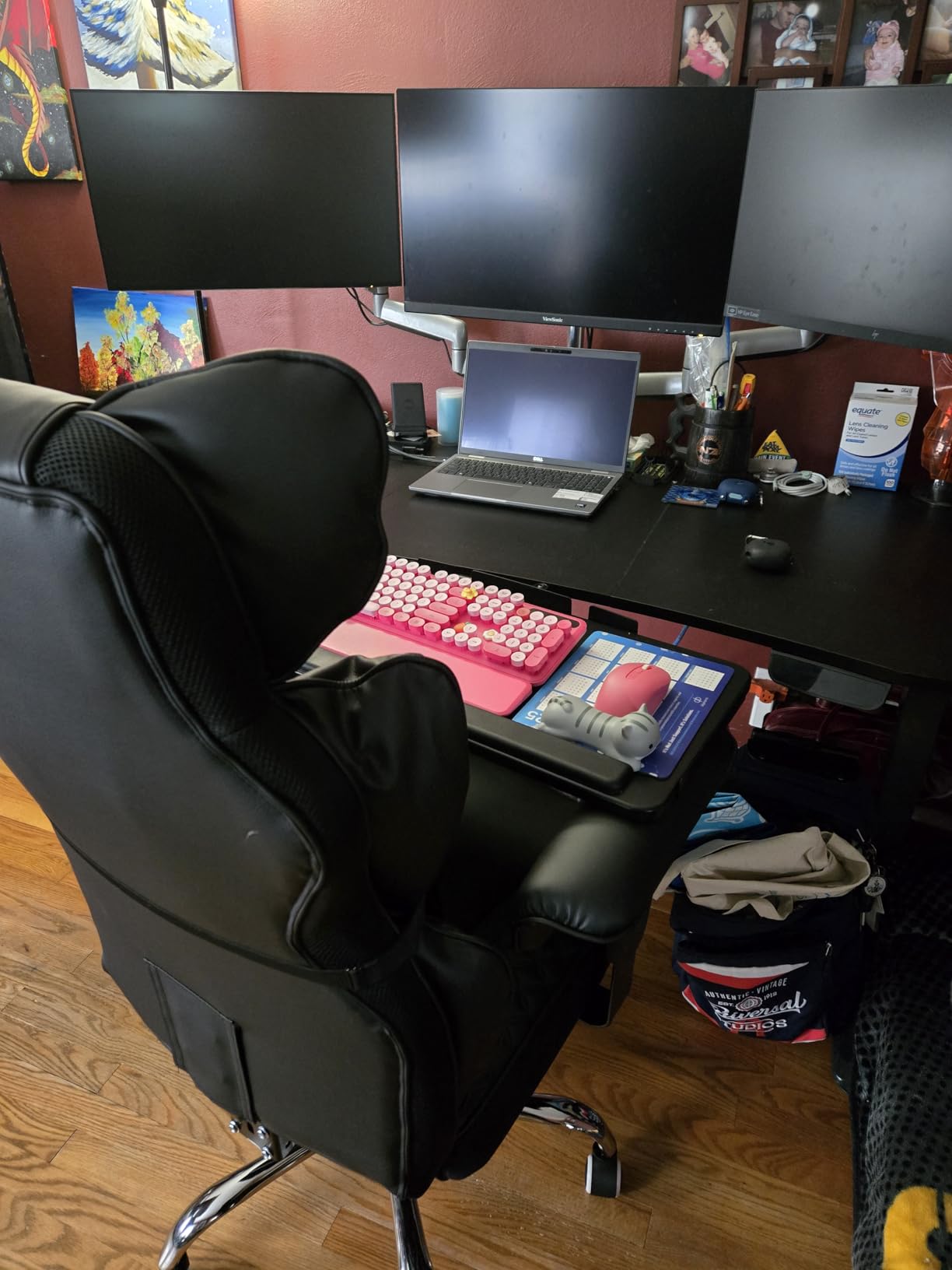 COMHOMA Big and Tall Office Chair Heavy Duty Wide Ergonomic Gaming Chair with Deluxe Embossing Designed Leather with Foot Rest, 145°Reclining Adjustable Armrests Pocket Spring Back Support and Pillow customer photo 1