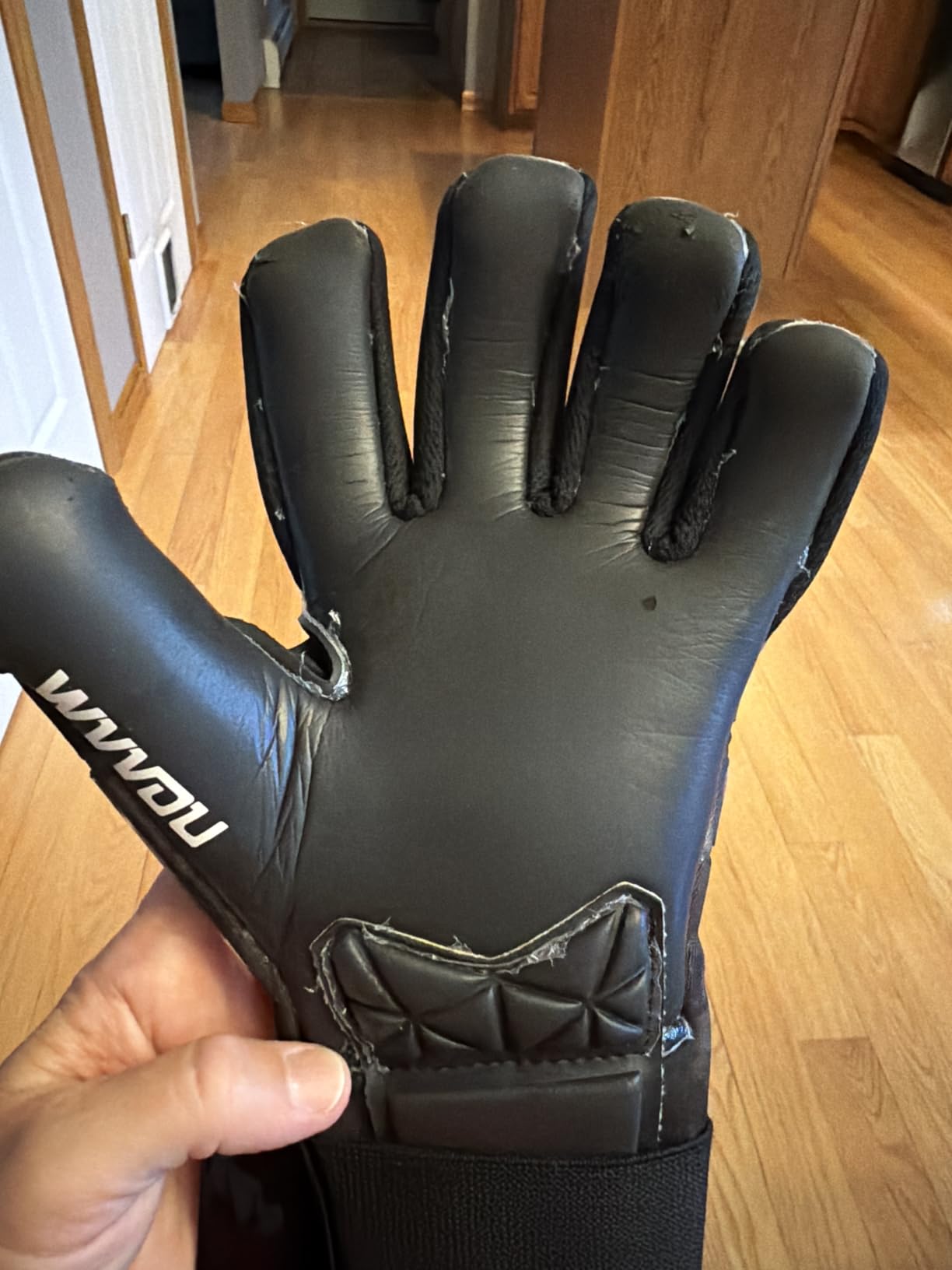 WVVOU Soccer Goalie Gloves for Adults and Youth, High Performance Goalkeeper Gloves with 5 Detachable Finger Saves, Soccer Gloves with 4mm Sticky Latex Palm customer photo 2