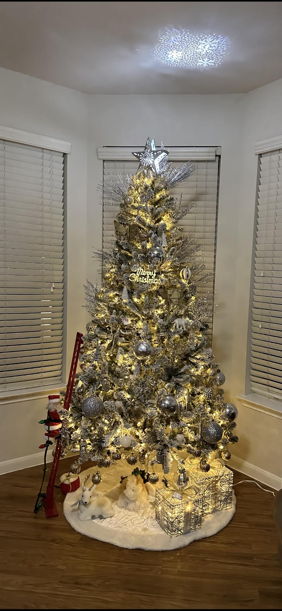 SHareconn 7ft Prelit Flocked Spruce Artificial Christmas Tree with Remote customer photo 1