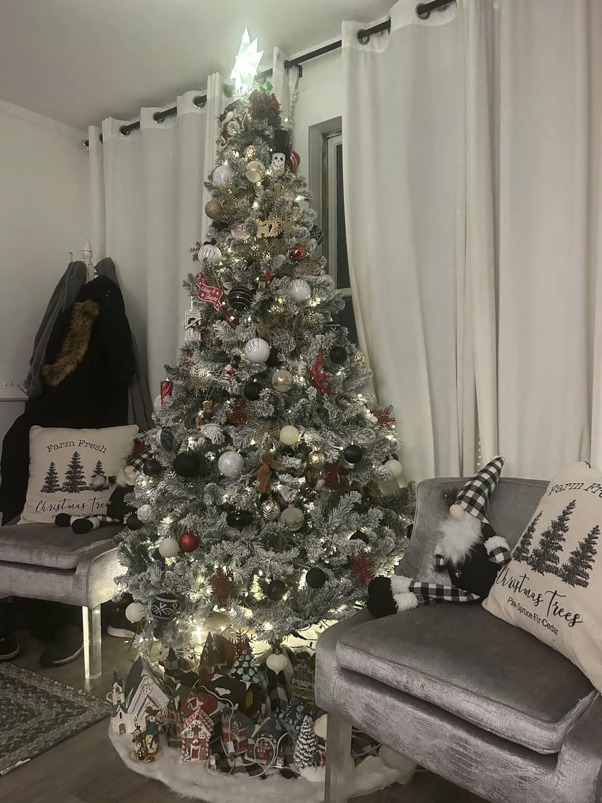 SHareconn 7ft Prelit Flocked Spruce Artificial Christmas Tree with Remote customer photo 2