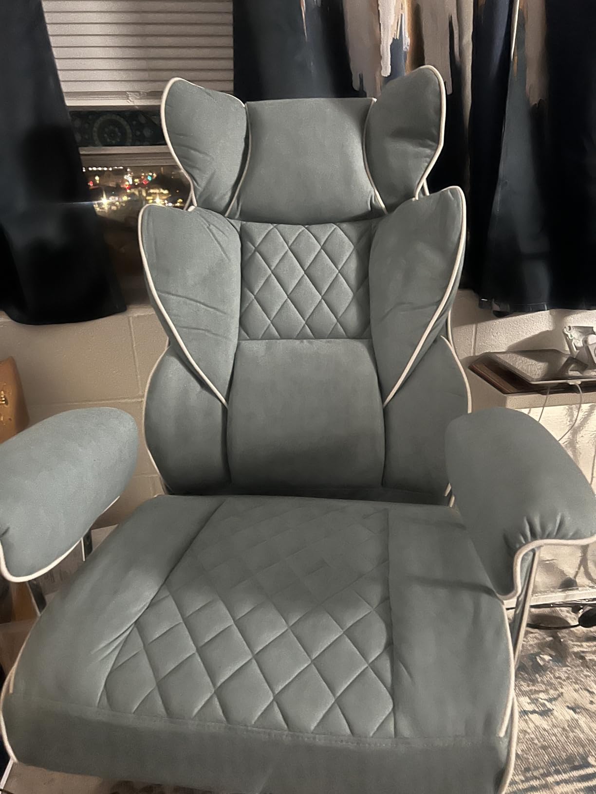 COMHOMA Big and Tall Office Chair, High Back Leather Gaming Chair with Footrest, Executive Ergonomic Office Chair with Pocket Spring Lumbar Support and with Outward Fixed Soft Armrests customer photo 1