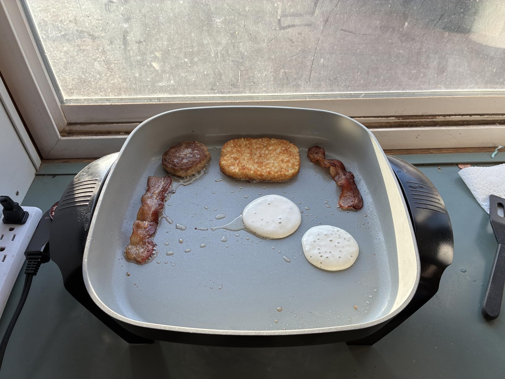 Elite Gourmet Stow-Away Ceramic Skillet, PFAS-Free Ceralast™, 1500W customer photo 2