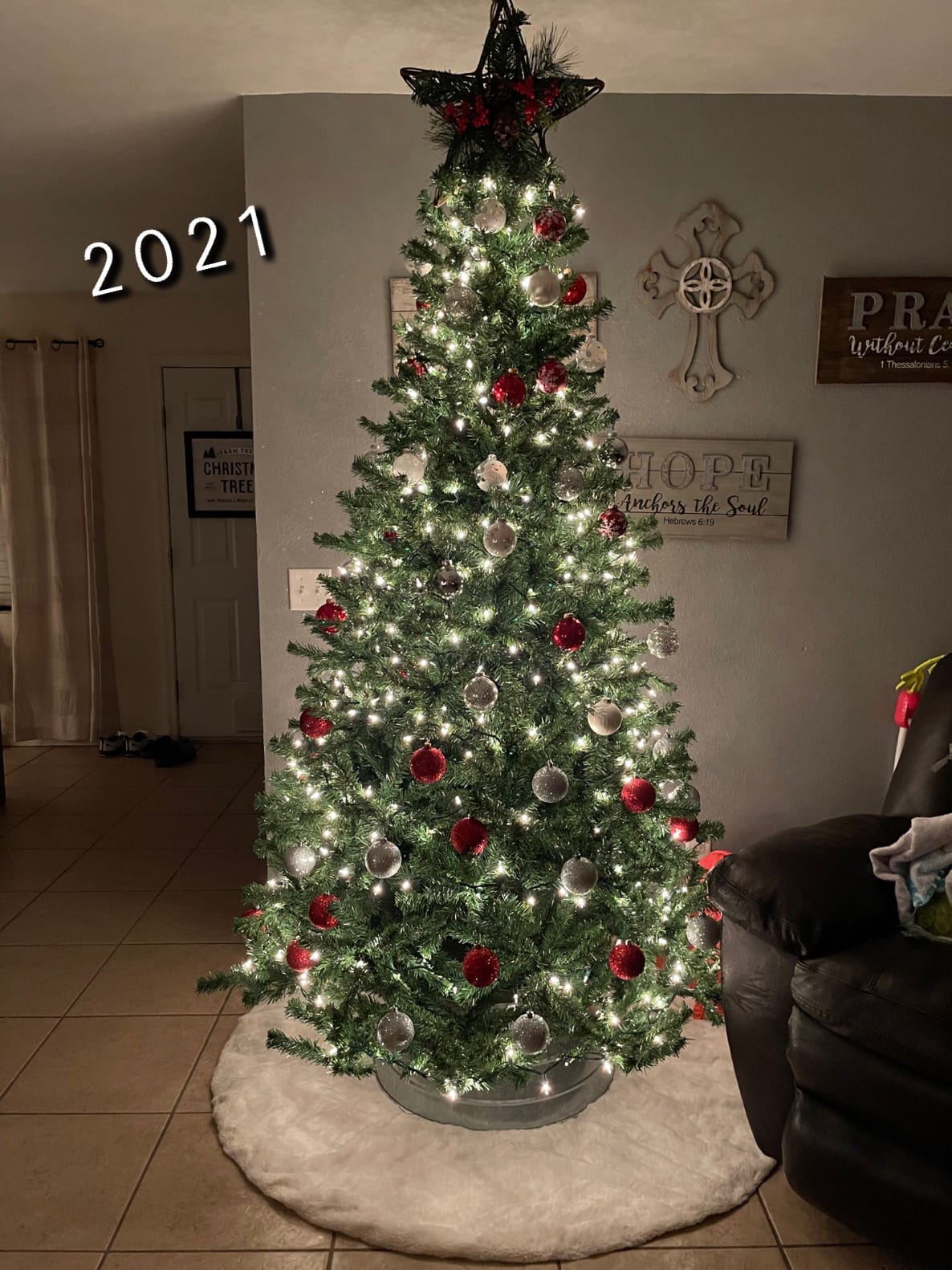 Best Choice Products Artificial Christmas Tree, 6ft Premium Unlit Realistic Spruce Holiday Décor w/Dense Branches, Metal Base – Blue Spruce customer photo 1