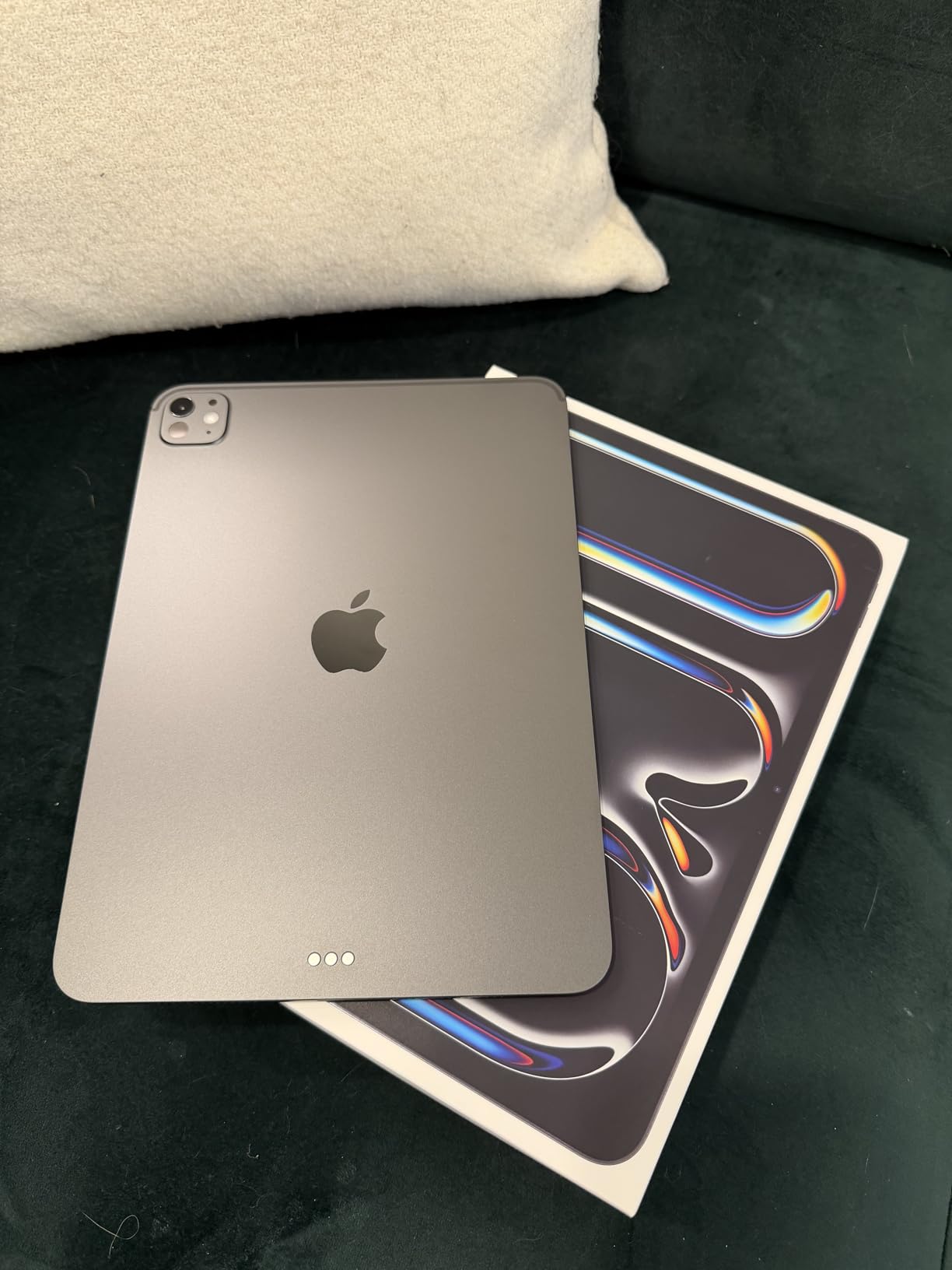 Apple iPad Pro 11-inch (M5): Ultra Retina XDR Display, 256GB, Landscape 12MP Front Camera/12MP Back Camera, LiDAR Scanner, Wi-Fi 7 with Apple N1, Face ID, All-Day Battery Life — Space Black customer photo 1
