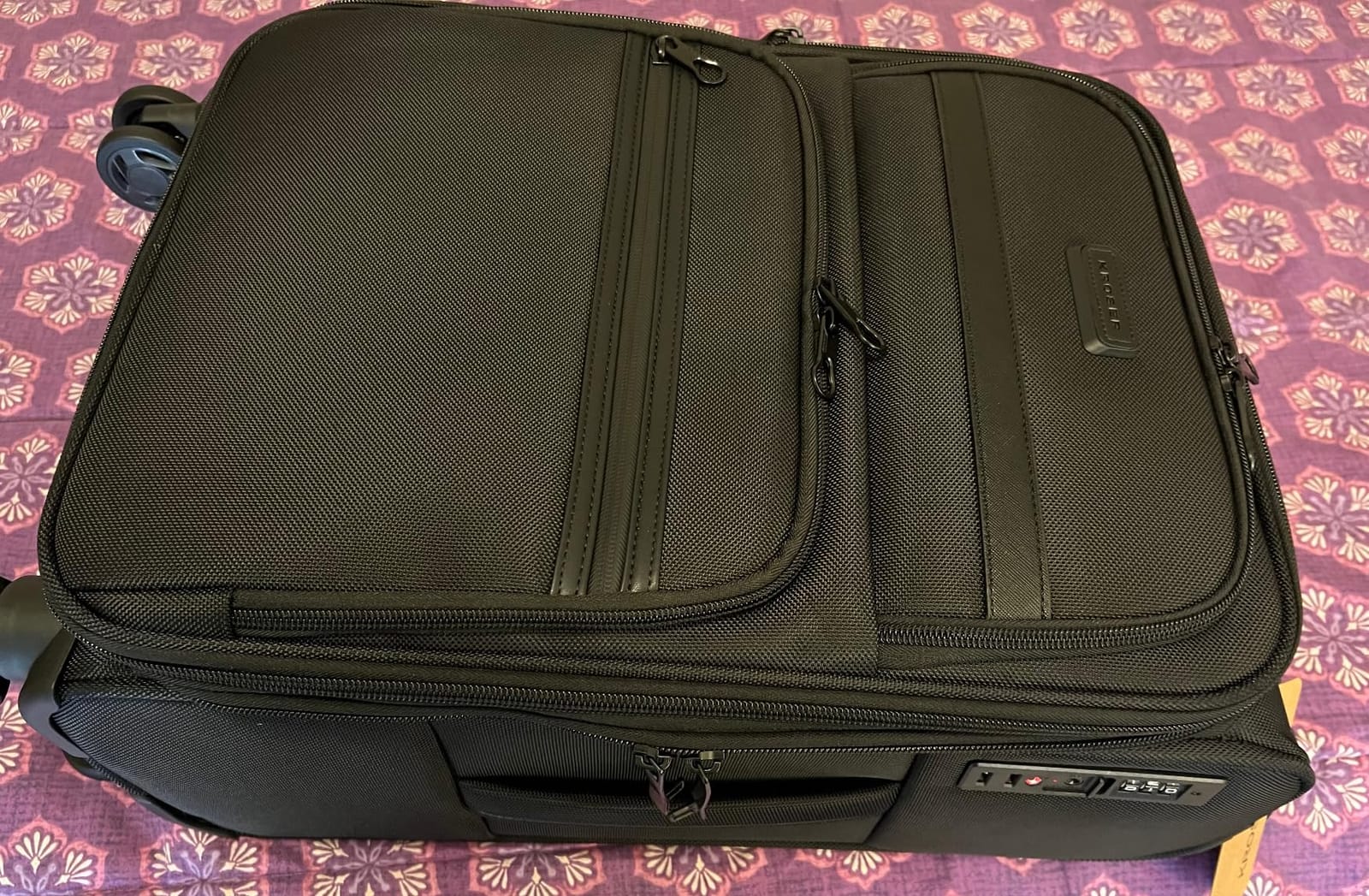 KROSER Softside Expandable checked Luggage with Front Business Pockets，24 Inch Suitcases with Spinner Wheels & Built-in TSA Lock, Durable Suitcase Rolling Luggage, Black customer photo 2