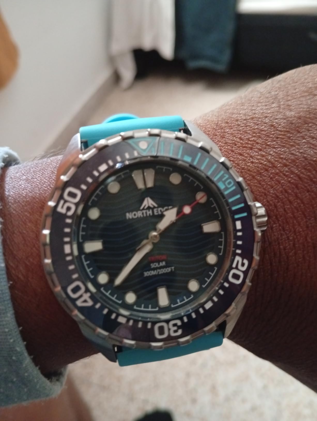 NORTH EDGE Solar Powered Dive Watch Men’s Watch, 1000FT/300M Water Resistance, Luminous Dial, Silicone Strap 45.8MM customer photo 1